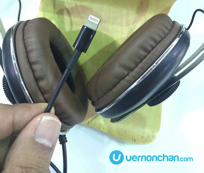 Axpro Lightning headphones for iPhone 7