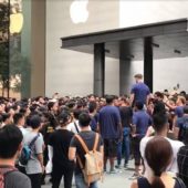iPhone X crowd Singapore