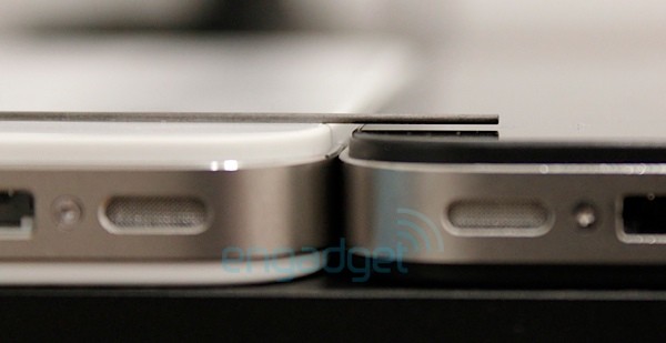 iPhone 4 White vs Black Thickness Comparison - Engadget